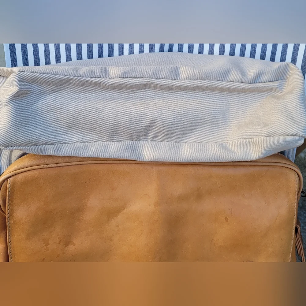Vintage Nature Company Great Naturalist Collection Tan Leather Messenger Bag